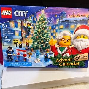 LEGO City 2023 Advent Calendar with Festive Figures New in box.